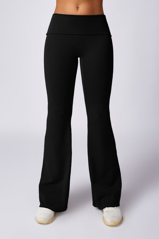 High-Waist Flared Yoga Pants – Soft, Sculpting Fit